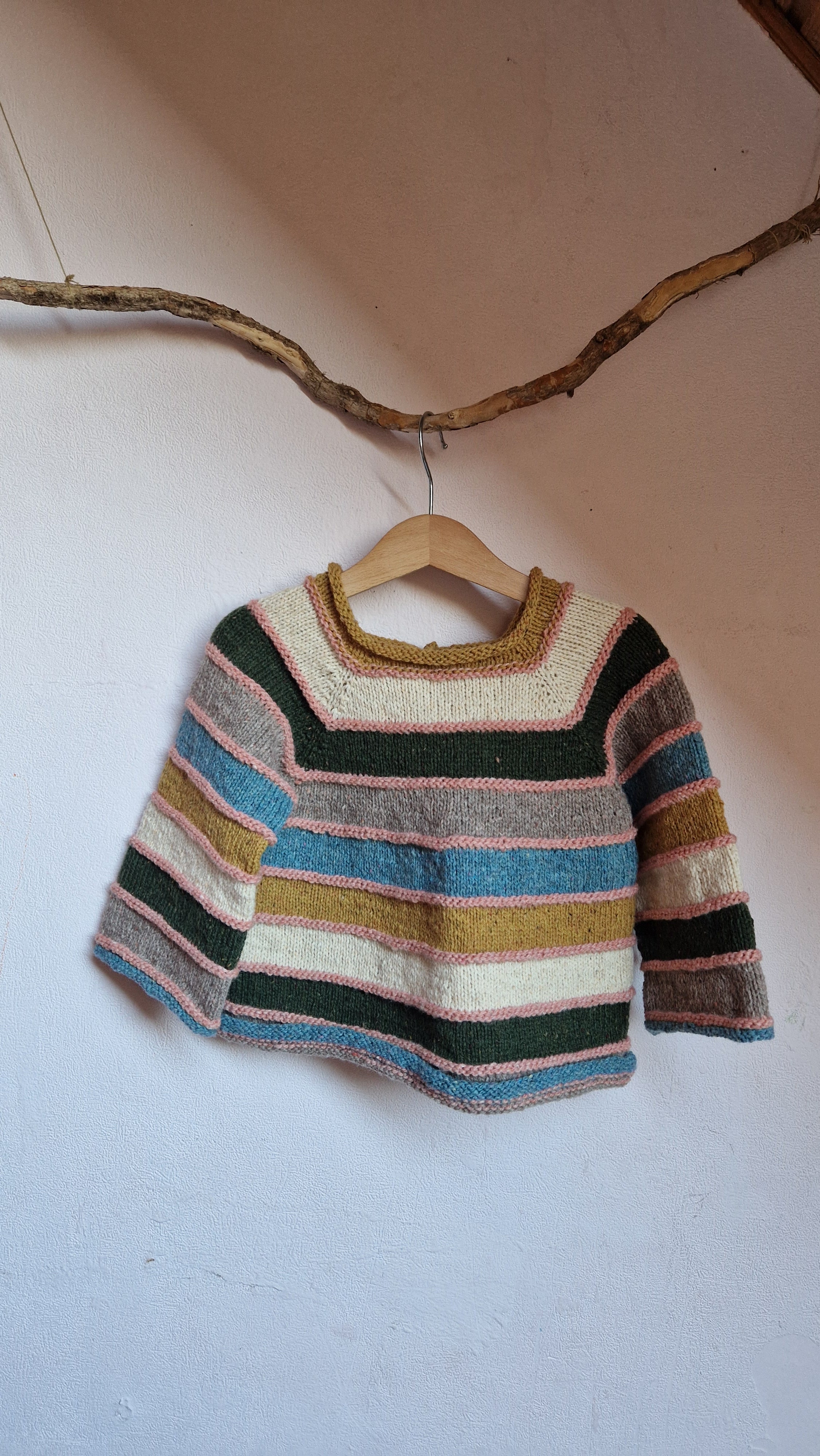 Handgestrickter Kinderpullover Bio-Schurwolle Gr. 104  Gestreift Boho/Eco Style,