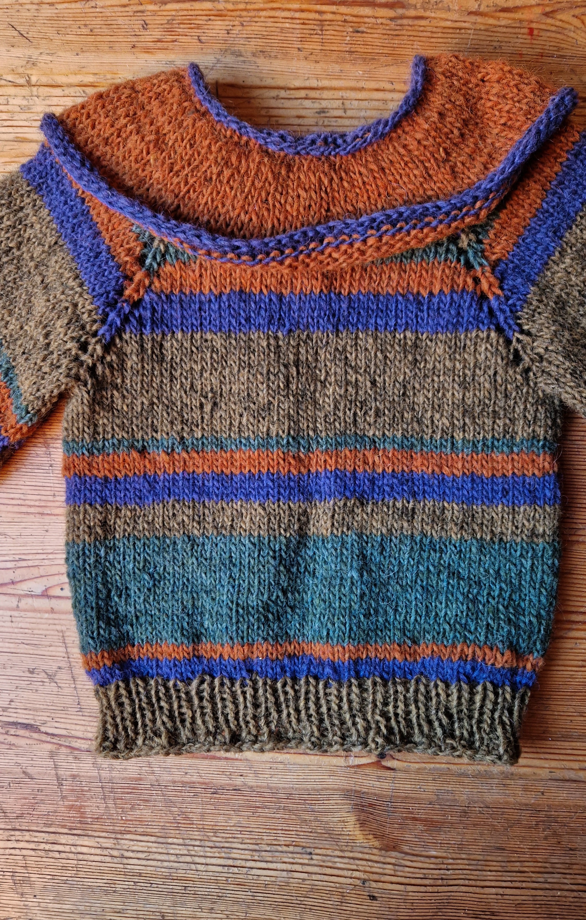 Retro-Design Pullover Gr. 104 – Handgestrickt aus 100% Bio-Island-Wolle 70 er Jahre flair