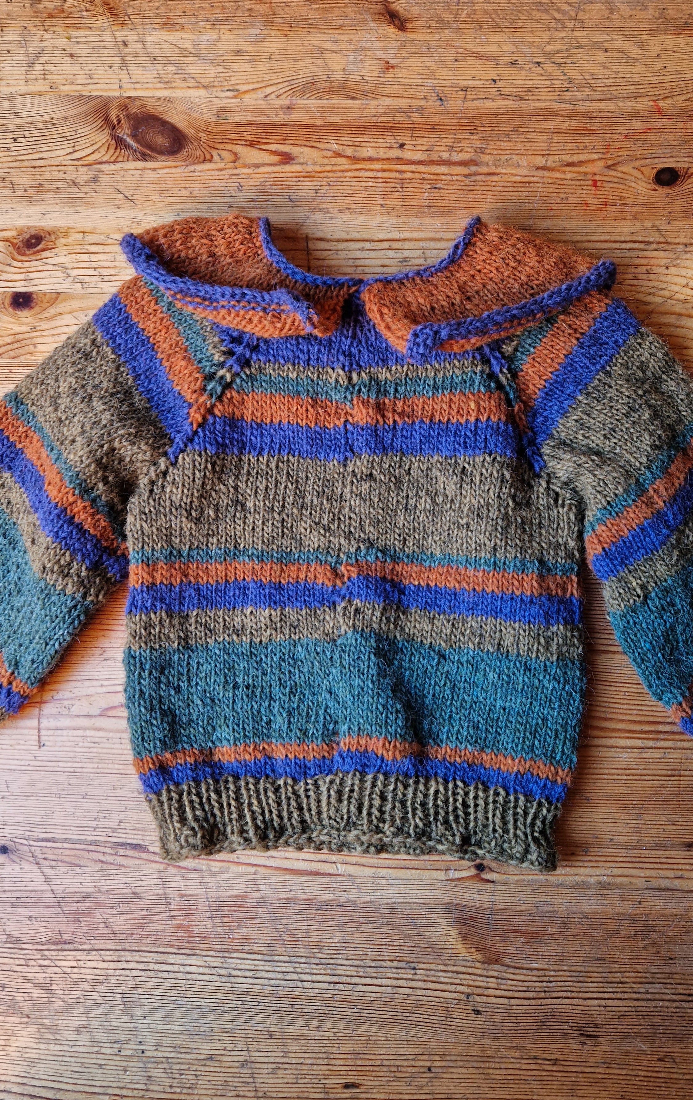 Retro-Design Pullover Gr. 104 – Handgestrickt aus 100% Bio-Island-Wolle 70 er Jahre flair