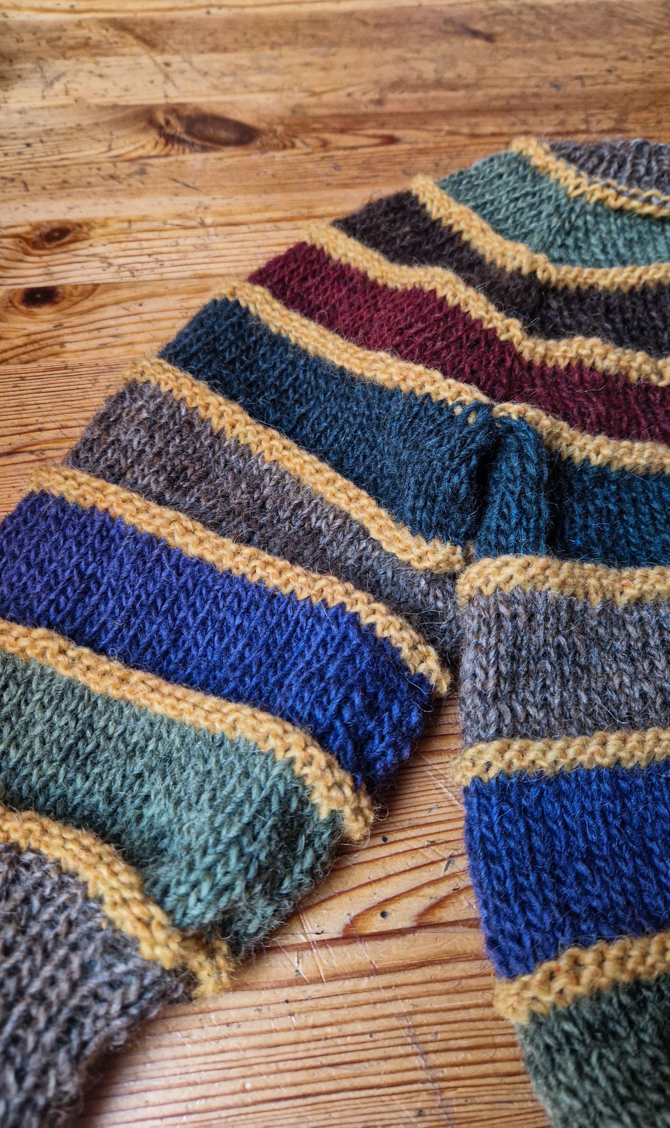 Handgestrickter Kinderpullover aus Öko-Islandwolle – Größe 116 – Bunter Streifenpulli aus Naturgarn