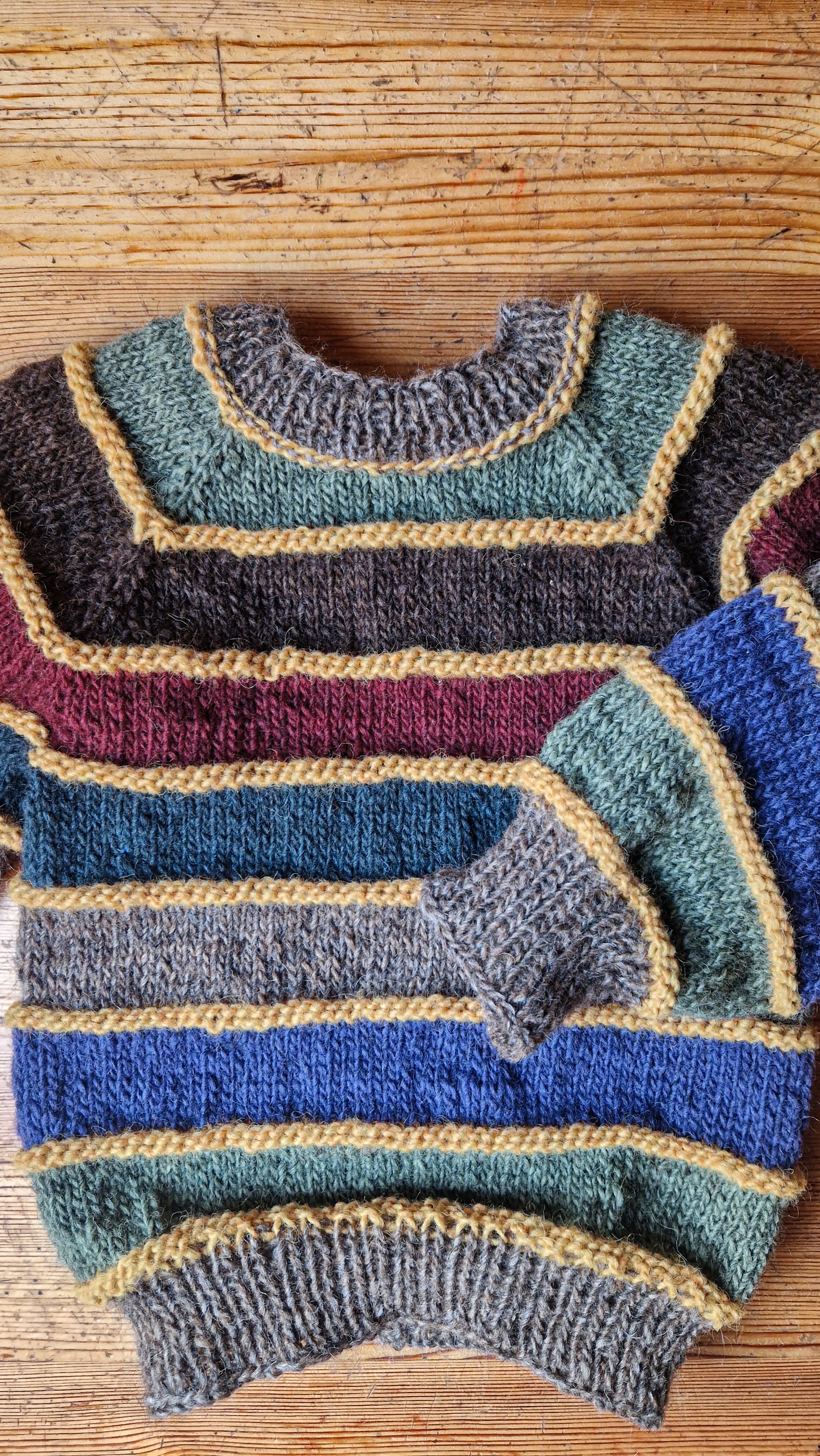 Handgestrickter Kinderpullover aus Öko-Islandwolle – Größe 116 – Bunter Streifenpulli aus Naturgarn