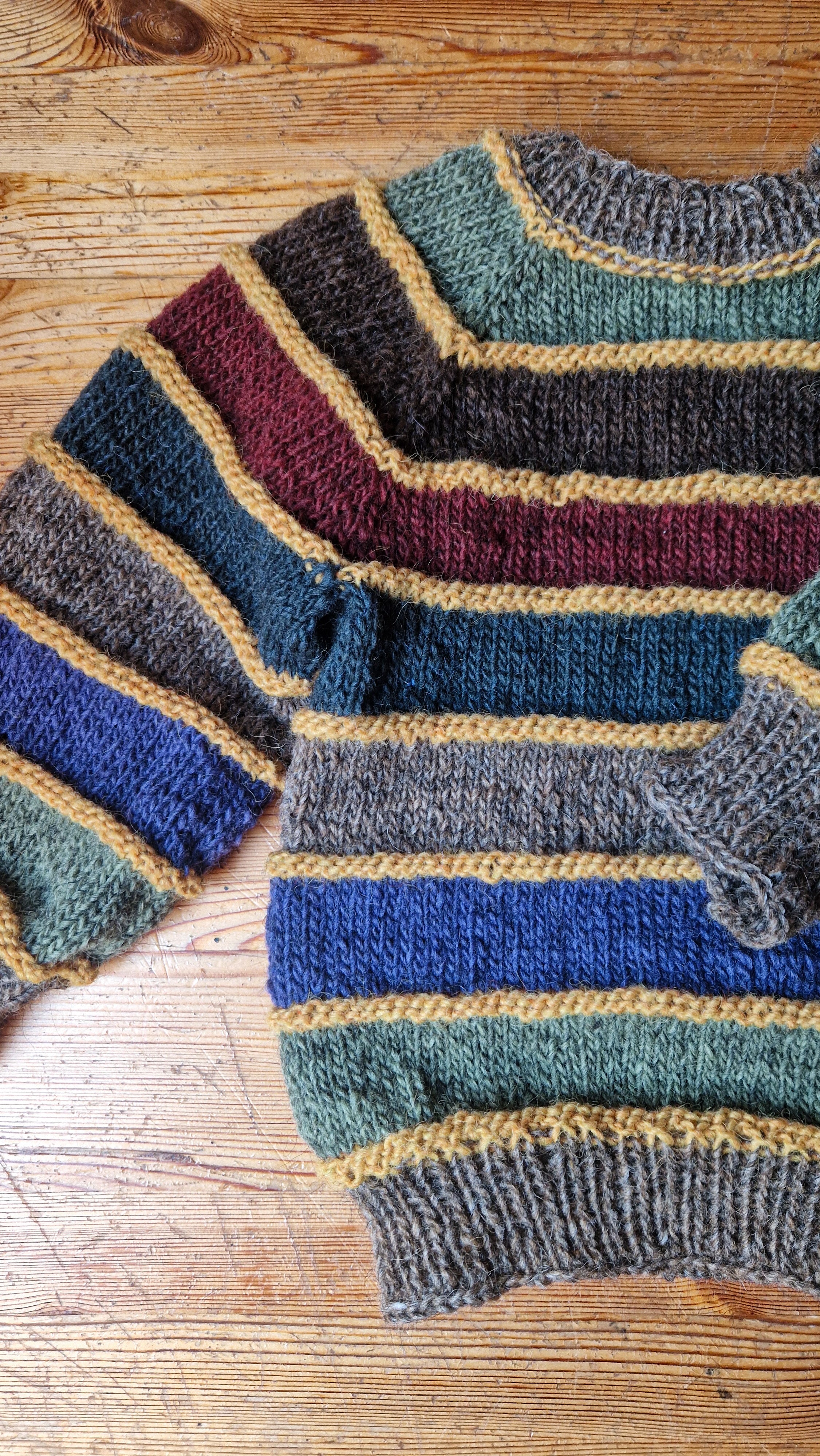 Handgestrickter Kinderpullover aus Öko-Islandwolle – Größe 116 – Bunter Streifenpulli aus Naturgarn