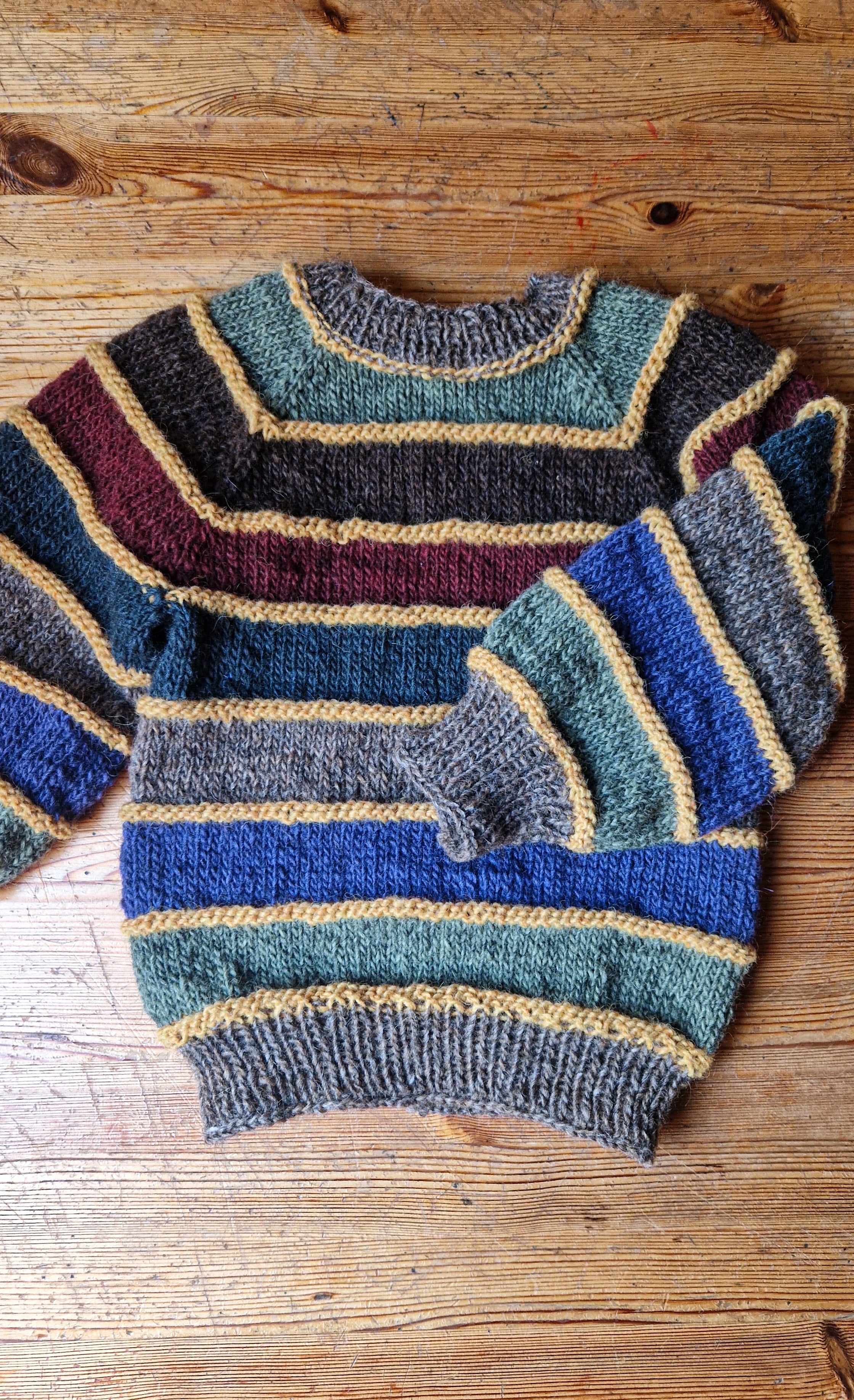 Handgestrickter Kinderpullover aus Öko-Islandwolle – Größe 116 – Bunter Streifenpulli aus Naturgarn