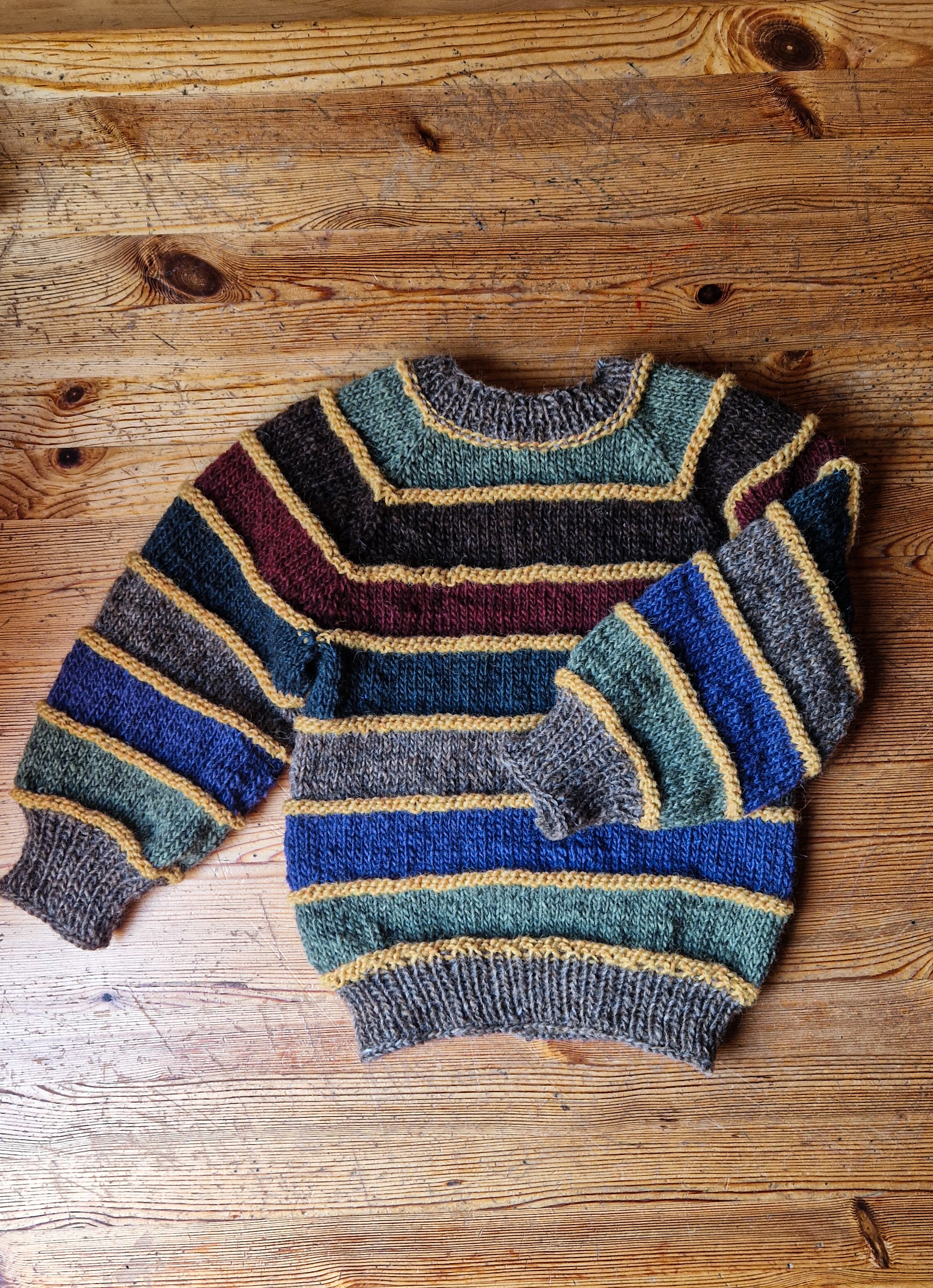 Handgestrickter Kinderpullover aus Öko-Islandwolle – Größe 116 – Bunter Streifenpulli aus Naturgarn