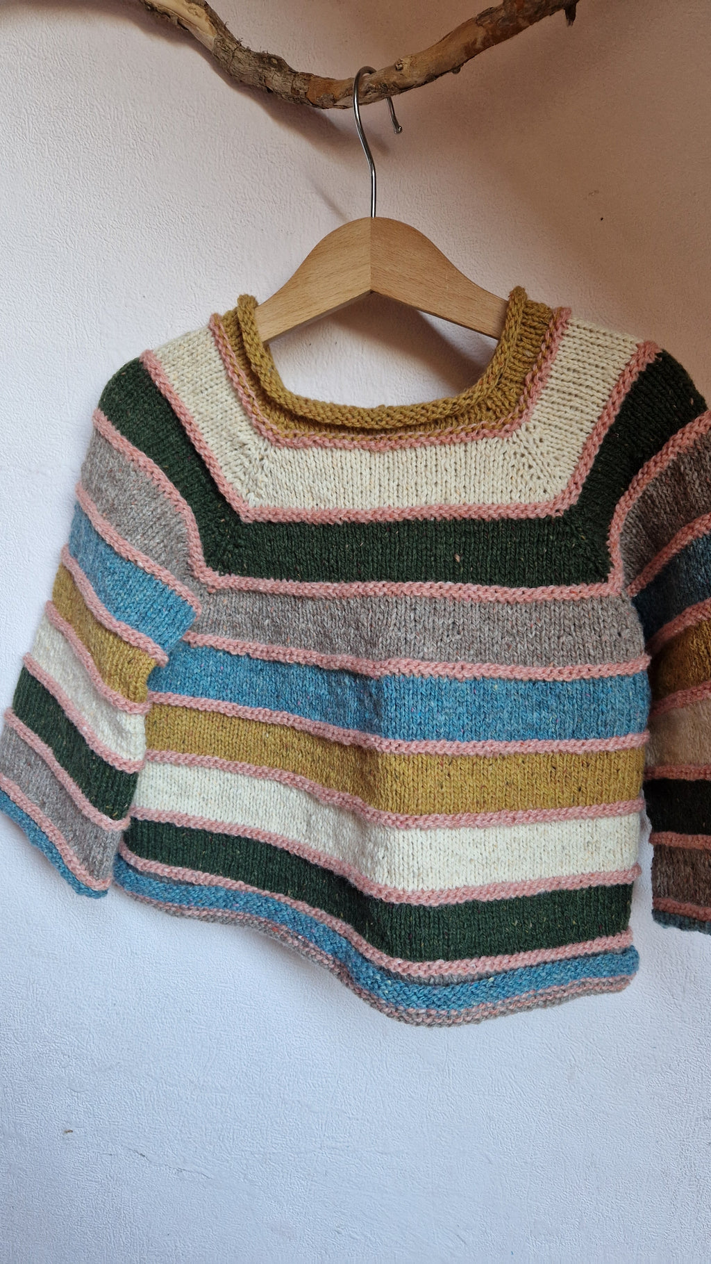 Handgestrickter Kinderpullover Bio-Schurwolle Gr. 104  Gestreift Boho/Eco Style,