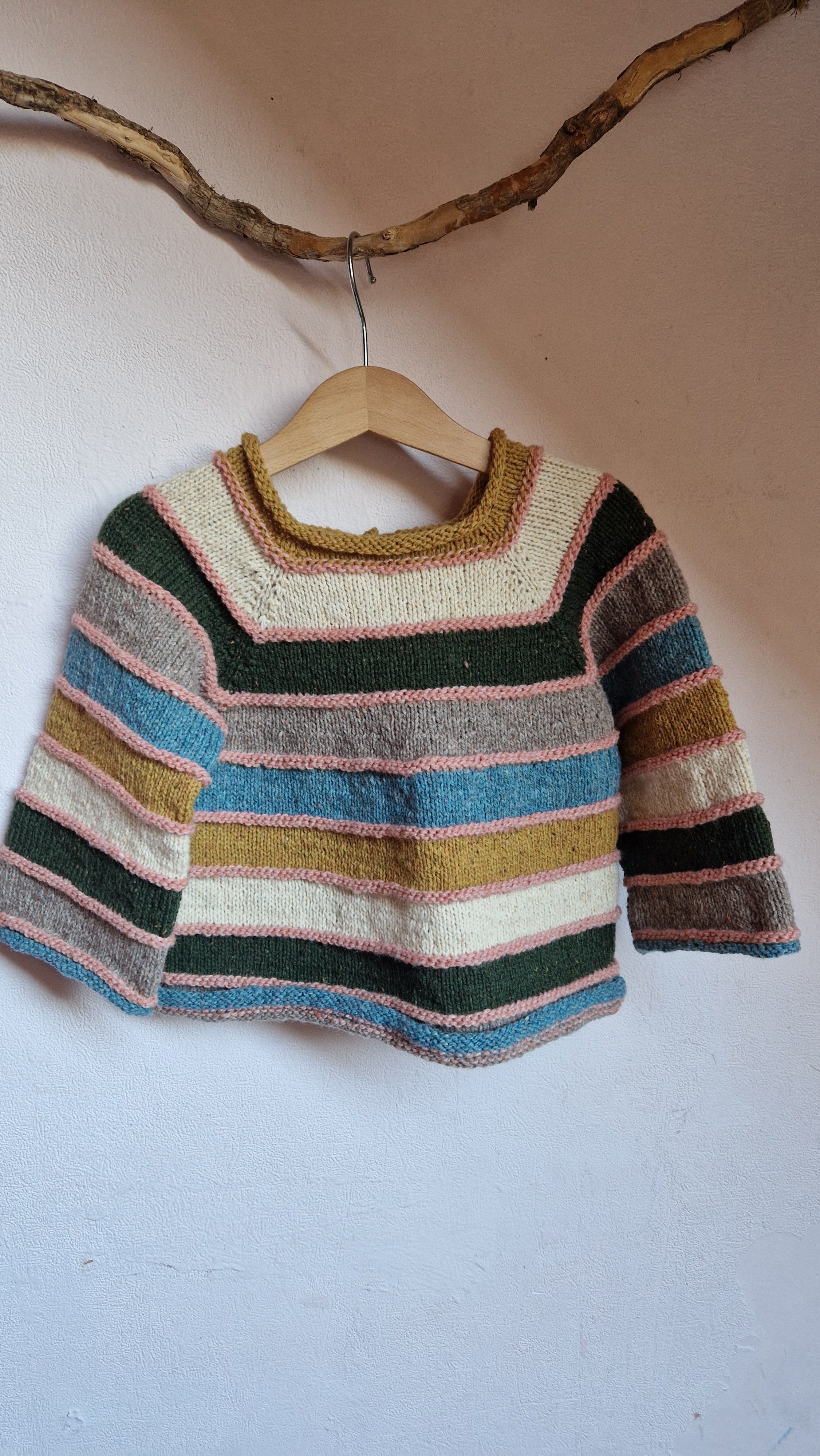 Handgestrickter Kinderpullover Bio-Schurwolle Gr. 104  Gestreift Boho/Eco Style,