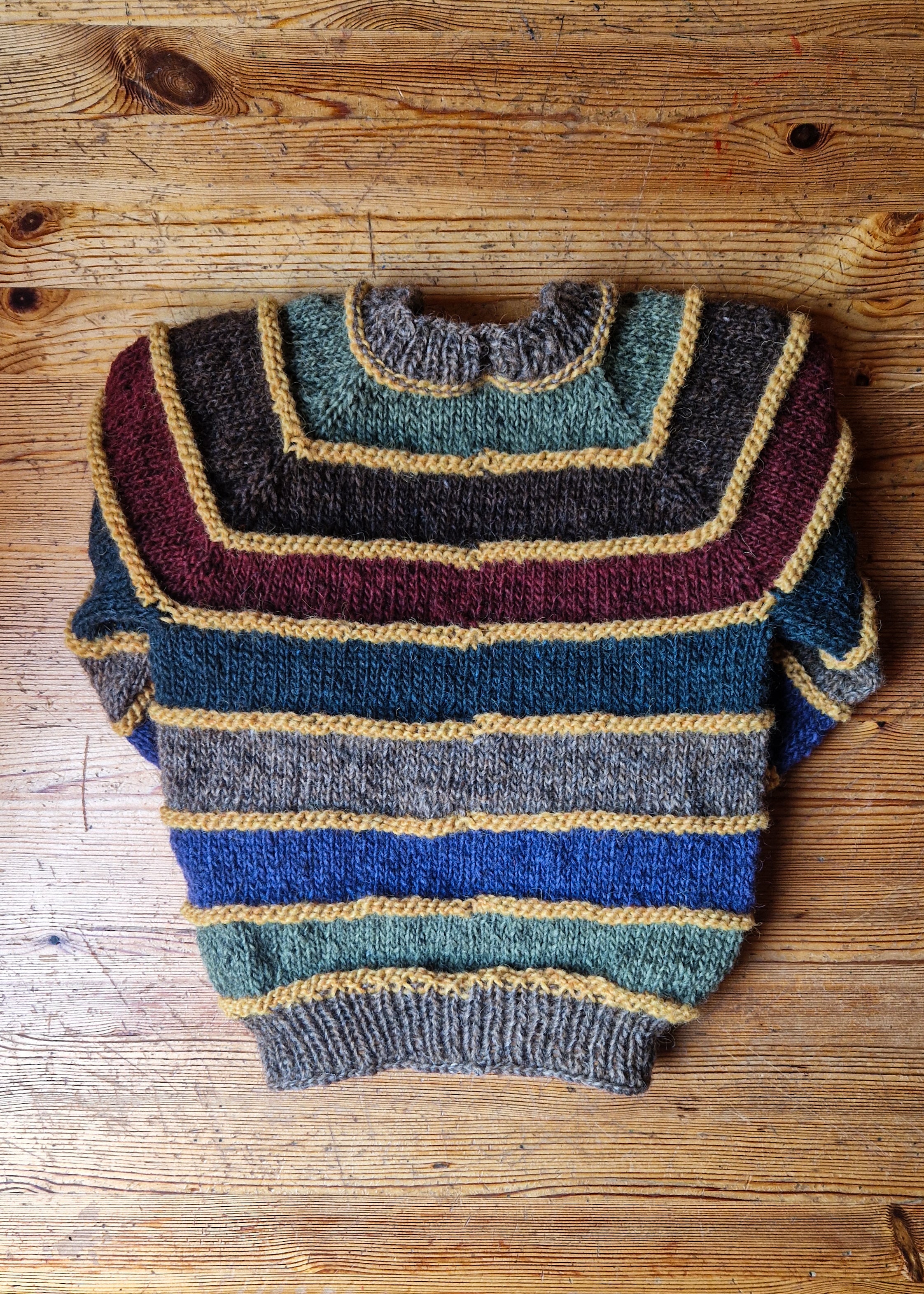 Handgestrickter Kinderpullover aus Öko-Islandwolle – Größe 116 – Bunter Streifenpulli aus Naturgarn