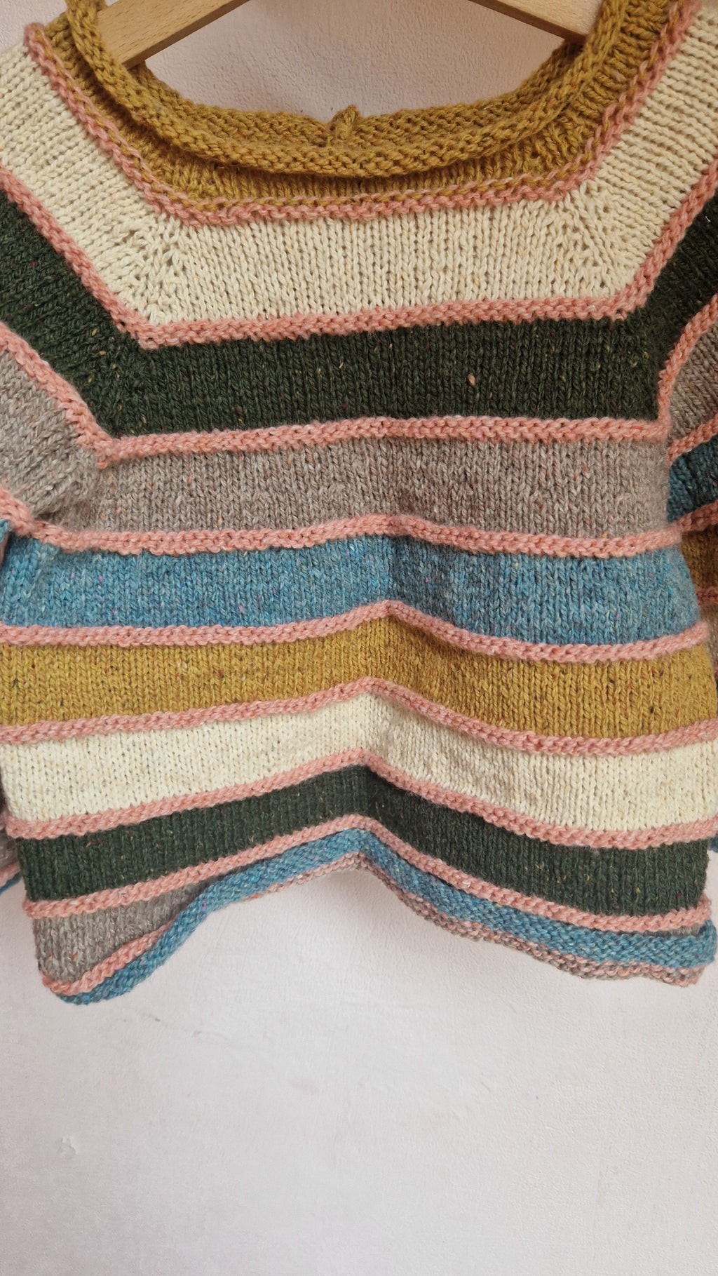 Handgestrickter Kinderpullover Bio-Schurwolle Gr. 104  Gestreift Boho/Eco Style,